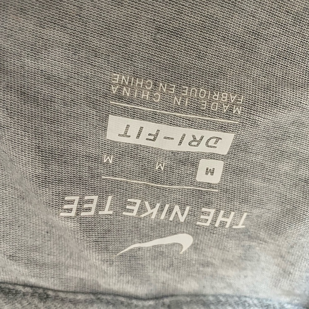 NIKE Women sz M RUN TOKYO 2019 Gray Tee Tshirt Japan Stripe Print - Picture 6 of 8